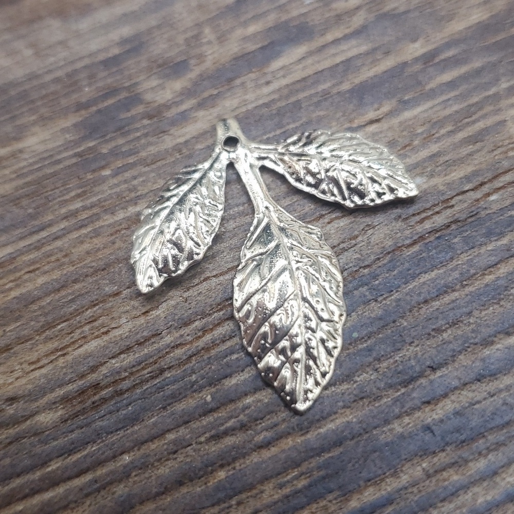 P107 under the leaves of summer charm